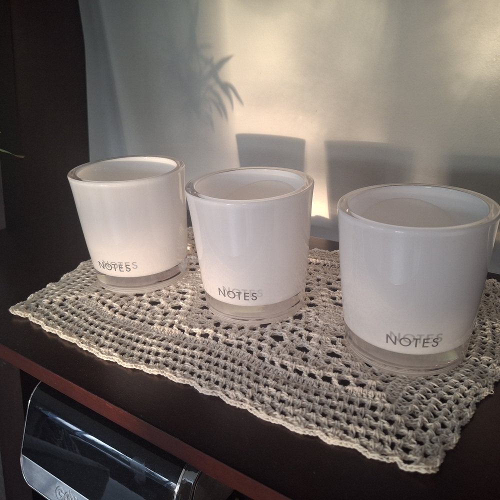 White Notes Candle - Picture 2 of 12